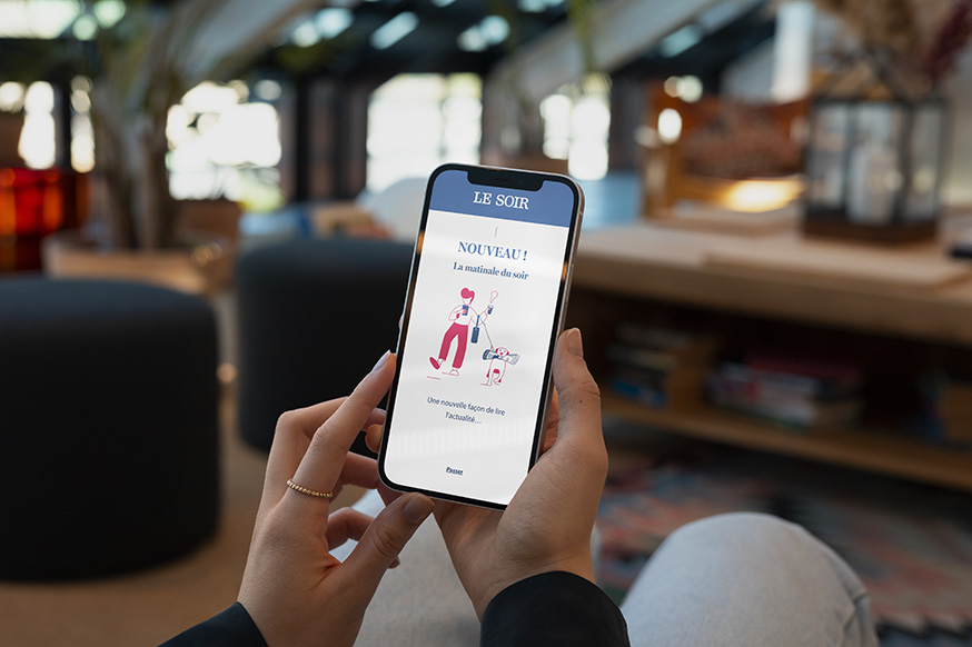 Usage réel - personne consultante l’application Le Soir sur smartphone