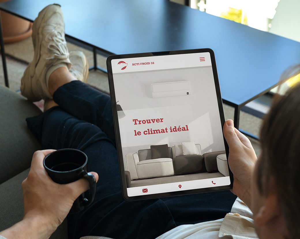 site Acti Froid 33 affiché sur tablette en usage